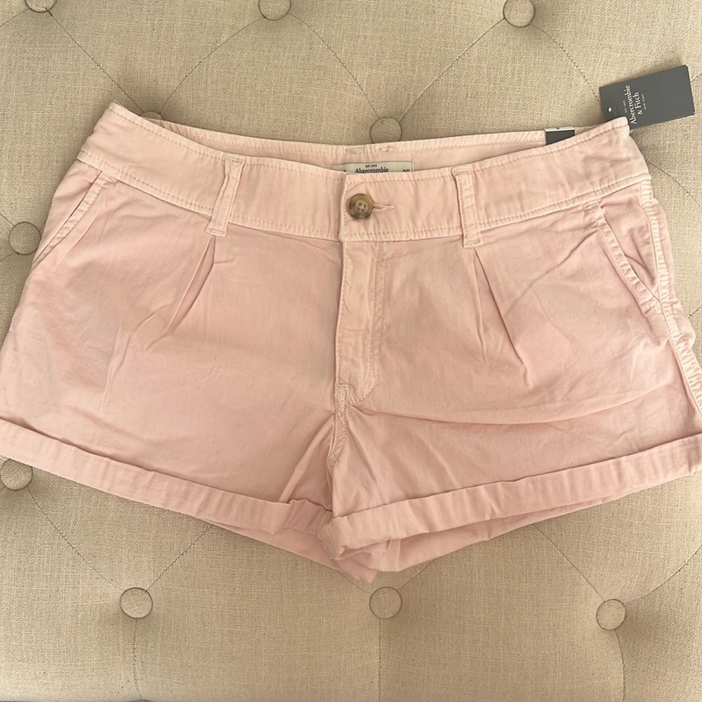 Abercrombie&Fitch  short.                                  Size 0. New with tag